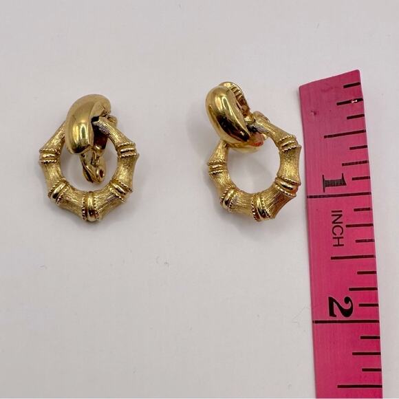 Vintage Monet Earrings Door Knocker Bamboo Earrings Clip On VTG 80s Gold tone - Picture 5 of 7